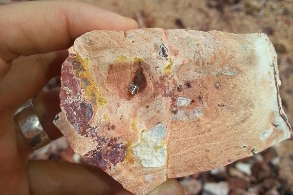 roche de la mine avec opale